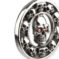 Skulls In A Circle amulett